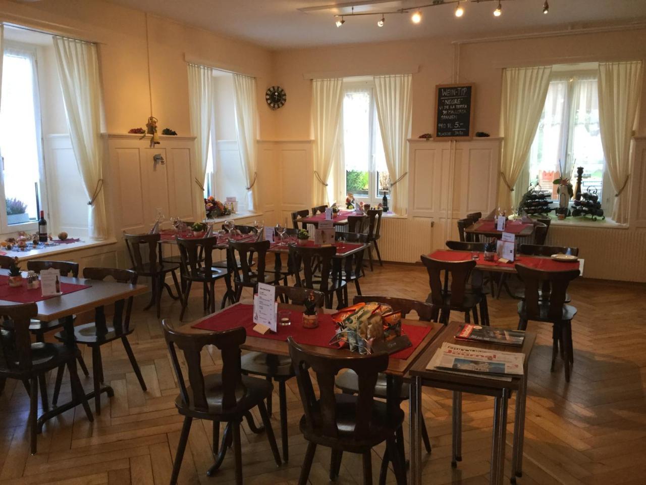 Hotel Restaurant Raben Linthal Buitenkant foto