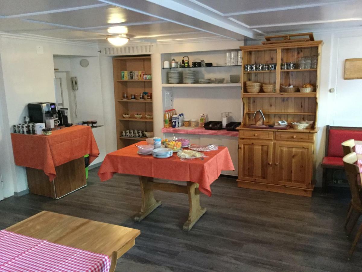 Hotel Restaurant Raben Linthal Buitenkant foto